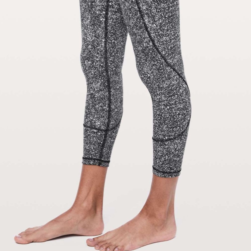 Lululemon In Movement Tight 25" Everlux - Size 4 - Picture 6 of 9